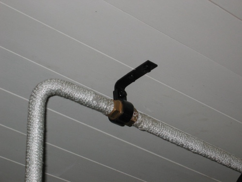 250528 Halter Dampfleitung Pumpe angebaut
