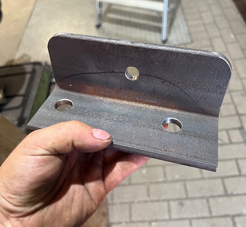 250627 Halter gebohrt